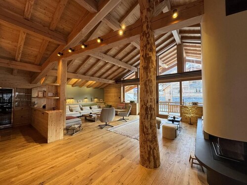 Chalet, 300m from ski lifts, swimming pool, terrace, fireplace or stove, parking, tv, ski locker