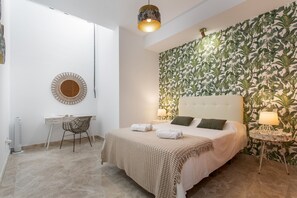 3 habitaciones, tabla de planchar con plancha, wifi y ropa de cama 