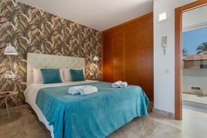 3 chambres, fer et planche à repasser, Wi-Fi, draps fournis