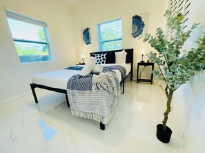 2 bedrooms, iron/ironing board, WiFi, bed sheets - Amazing 2-bedroom House in Miami w/ pingpong table & BBQ grill (Miami)