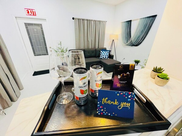 Interior - Amazing 2-bedroom House in Miami w/ pingpong table & BBQ grill (Miami)