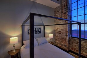 1 bedroom, desk, iron/ironing board, WiFi - Chic Ultramodern Loft Suite w/ Designer Features (St. Louis)