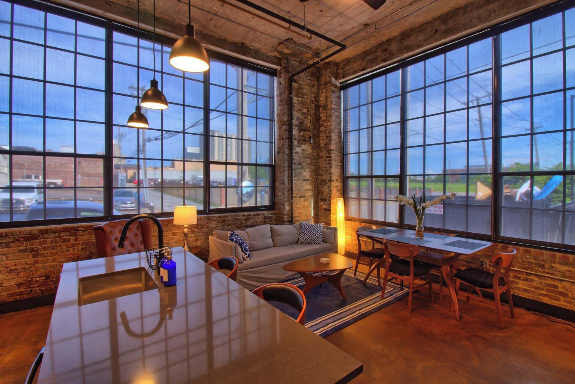 Chic Ultramodern Loft Suite W/ Designer Features - Saint-Louis, MO