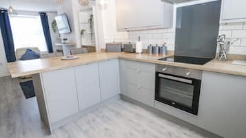 Cookware/dishes/utensils