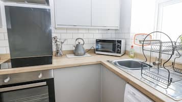 Cookware/dishes/utensils