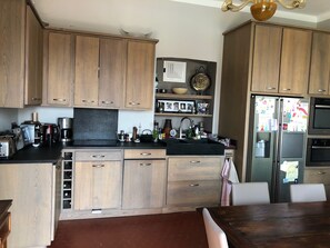 Microwave, oven, stovetop, dishwasher - Villa charm and luxury, pool and sea view, terrace and garden, countryside and citadel (Bastia)