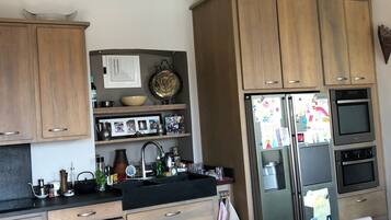 Micro-ondes, four, plaque de cuisson, lave-vaisselle