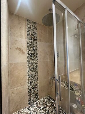 Shower, jetted bath, hair dryer, bidet - Villa charm and luxury, pool and sea view, terrace and garden, countryside and citadel (Bastia)