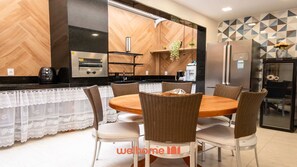 Dining - Casa em Manguinhos a 2 min da praia com lazer completo (Serra)