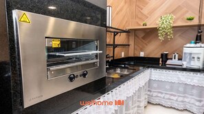 Refrigerador, microondas, horno, placa de cocina
