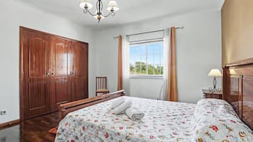 4 bedrooms, WiFi, bed sheets