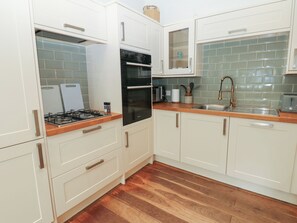 Dishwasher, cookware/dishes/utensils