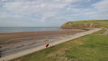 بالقرب من الشاطئ