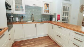 Dishwasher, cookware/dishes/utensils