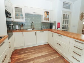 Rentaplats i utensilis de cuina, vaixella i coberteria 