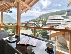 Outdoor dining - 200m from resort center, 5th floor, view mountain, terrace, tv, ski locker, 89m², Serre Chevalier (Briançon)