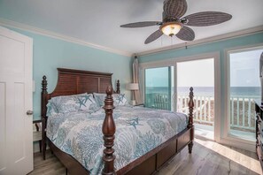 2 habitaciones, escritorio y tabla de planchar con plancha 