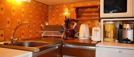 Fridge, microwave, oven, coffee/tea maker