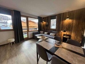 Living area - 150m from shops, 1st floor, view mountain, swimming pool, balcony, ski locker, 30m², La Plagne (La Plagne)