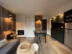Living area - 150m from shops, 1st floor, view mountain, swimming pool, balcony, ski locker, 30m², La Plagne (La Plagne)