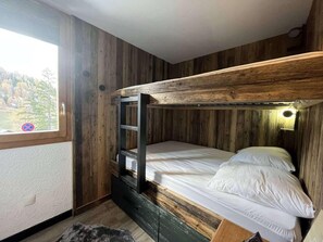 1 bedroom, WiFi - 250m from ski slopes, 1st floor, view mountain, swimming pool, balcony, ski locker, 30m², La Plagne (La Plagne)