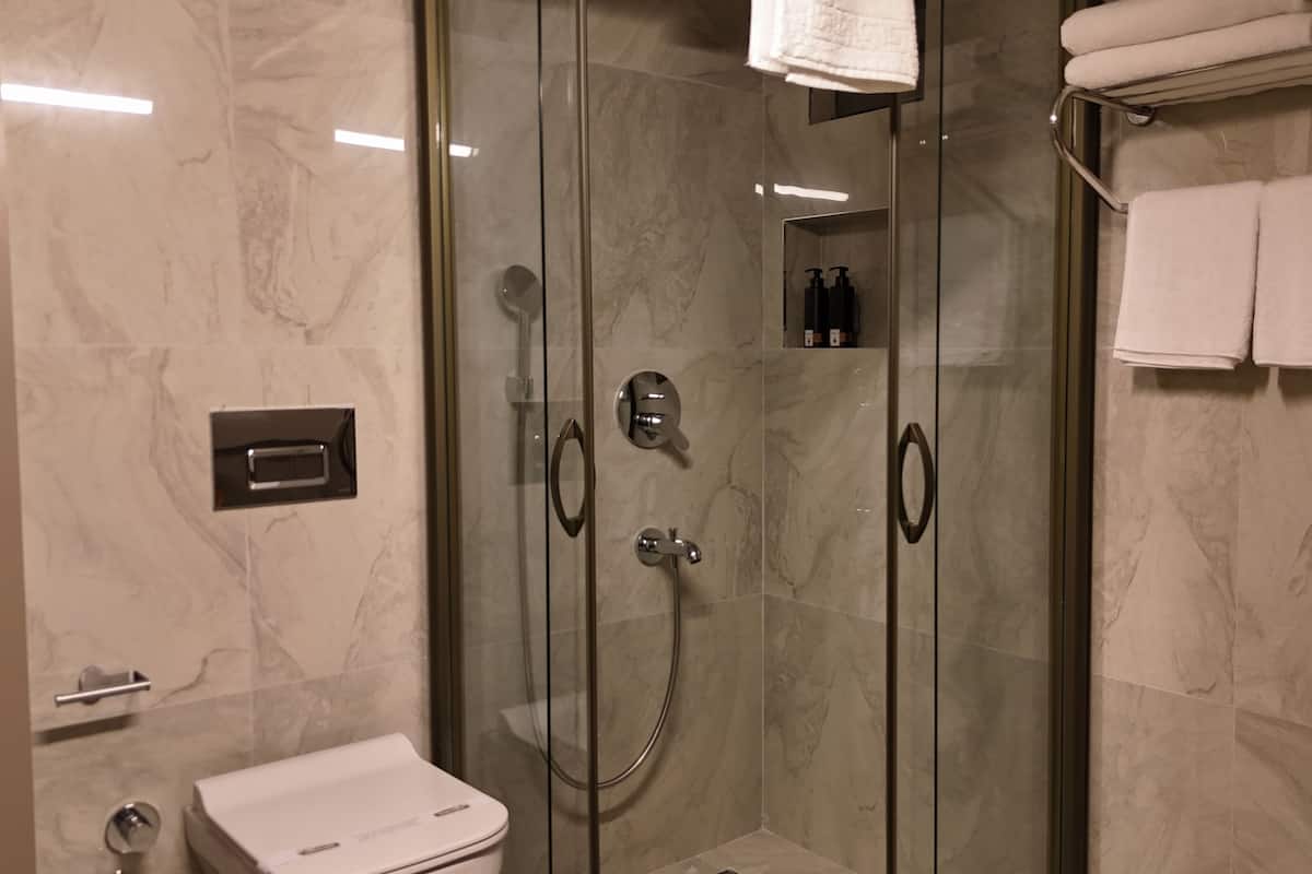 Comfort Apartment, 1 Bedroom, Pool View | Bathroom