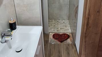 Shower, towels