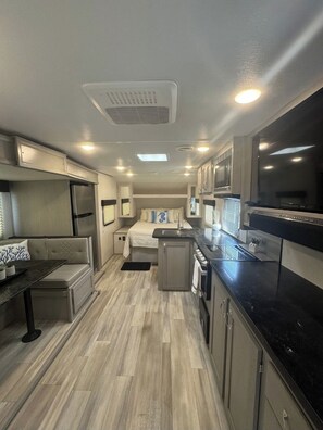 Mikroaaltouuni, uuni, liesi