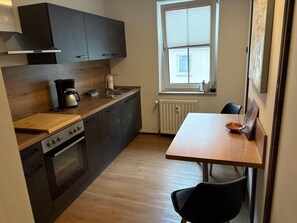Kühlschrank, Ofen, Herdplatte, Geschirrspüler