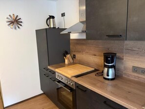 Kühlschrank, Ofen, Herdplatte, Geschirrspüler