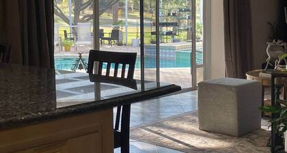 Attached Private GuestHouse- Fenced Yard