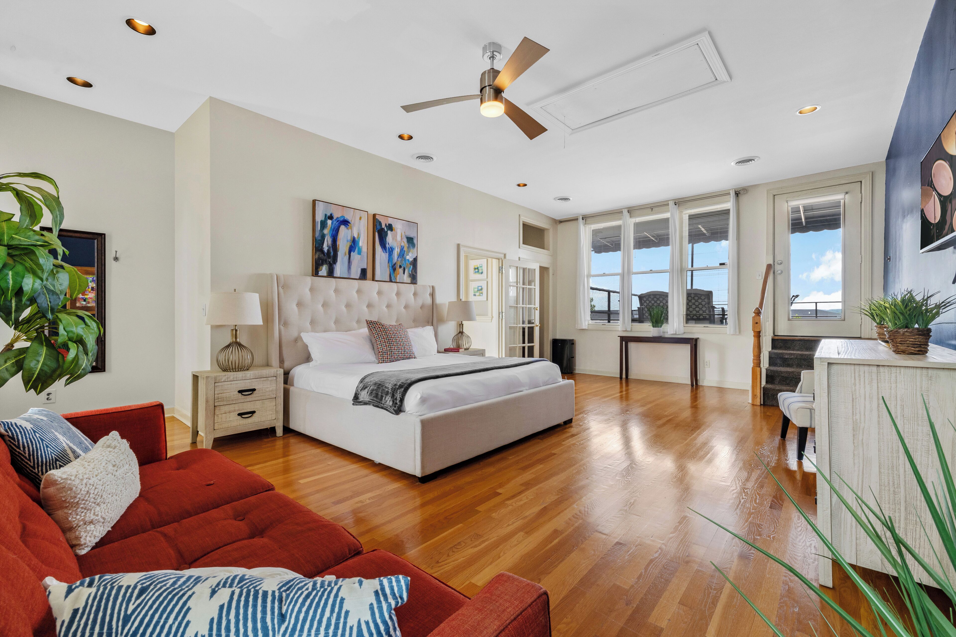 4 bedrooms, iron/ironing board, WiFi, bed sheets