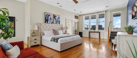 4 bedrooms, iron/ironing board, WiFi, bed sheets