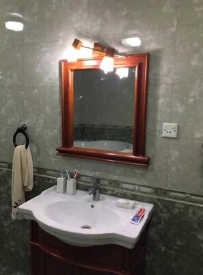 Towels, soap, toilet paper - 3х storey Villa (Bakı)
