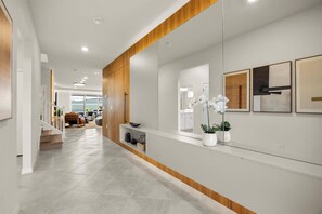 Interior - 10 BD/ 9 BA/ Windsor Cay (16215 CC) (Clermont)