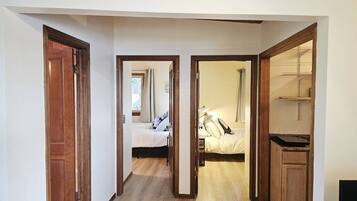 2 Schlafzimmer, Schreibtisch, Bügeleisen/Bügelbrett, kostenloses WLAN