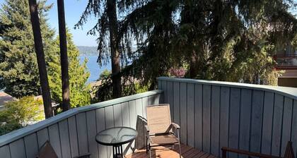 Lake Sammamish 2BR w/ Views