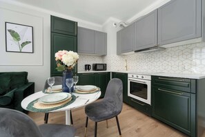 Fridge, microwave, oven, stovetop