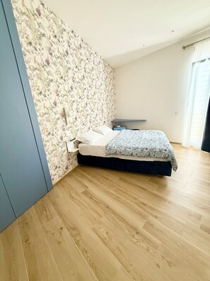 4 habitaciones, tabla de planchar con plancha, wifi y ropa de cama 