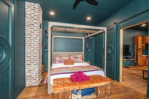 1 dormitorio, escritorio, tabla de planchar con plancha y wifi