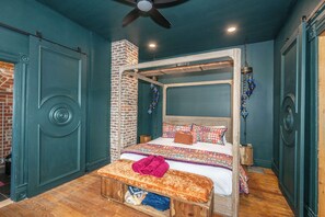 1 habitación, escritorio, tabla de planchar con plancha y wifi 