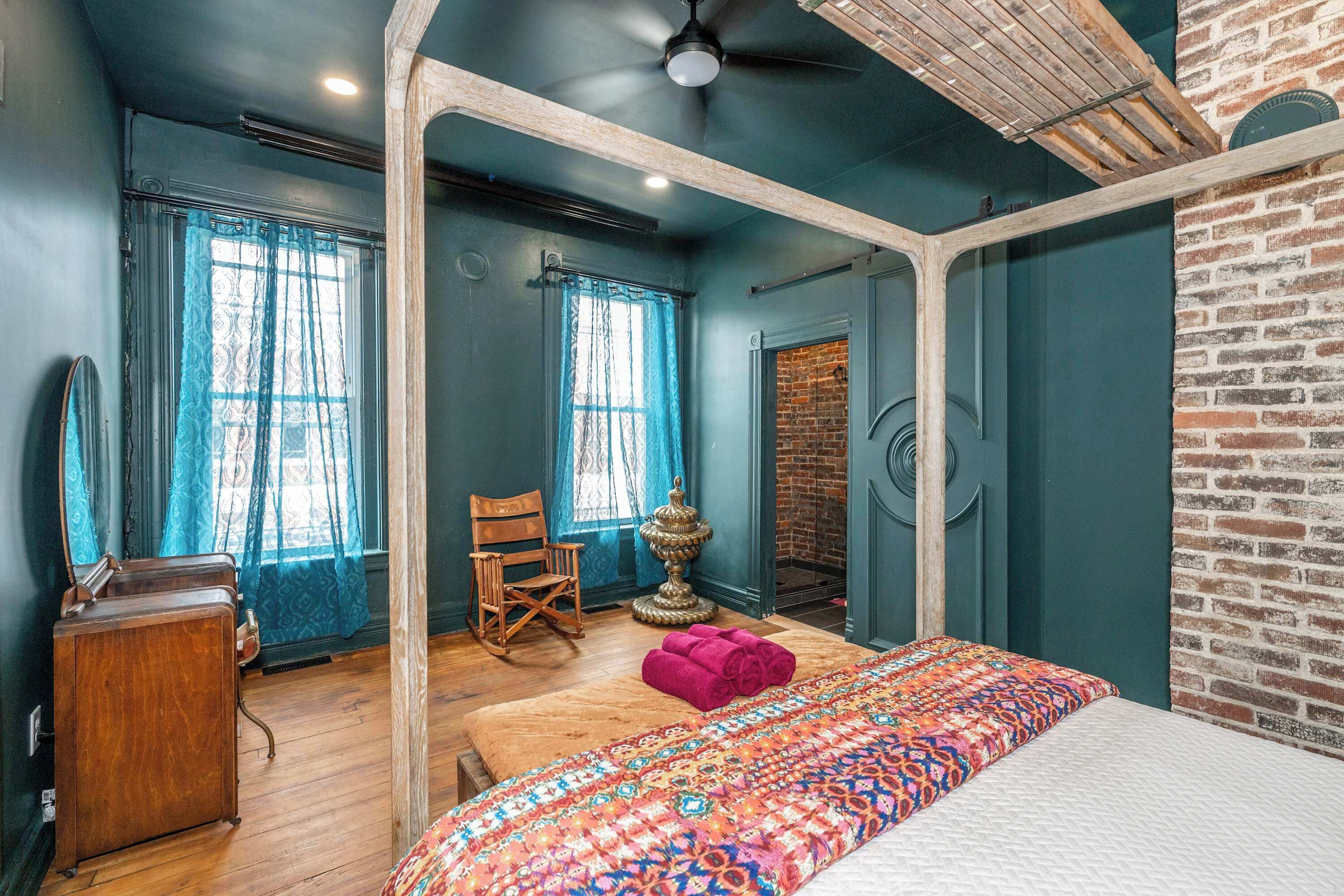 1 bedroom, desk, iron/ironing board, WiFi