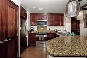 Private kitchen - Marriott's Ko Olina Beach Club, one bedroom with kitchen and full resort access (Kapolei)