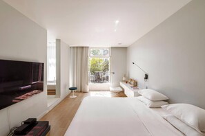 3 bedrooms, in-room safe, desk, iron/ironing board