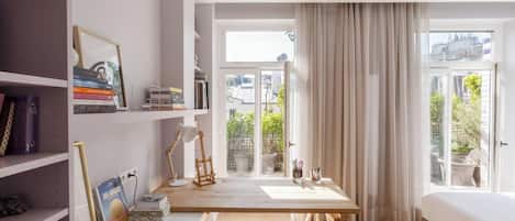 3 bedrooms, in-room safe, desk, iron/ironing board