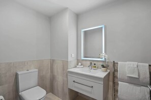 Doccia, asciugacapelli, asciugamani