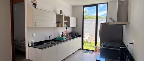 Een magnetron, een oven, een kookplaat