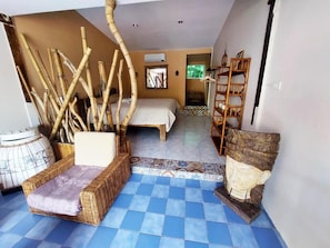 1 habitación, tabla de planchar con plancha, wifi gratis y ropa de cama