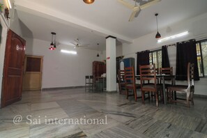 Smart TV de 45 pulgadas con canales digitales, un reproductor de DVD