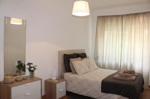 1 chambre, fer et planche à repasser, accès Internet, draps fournis